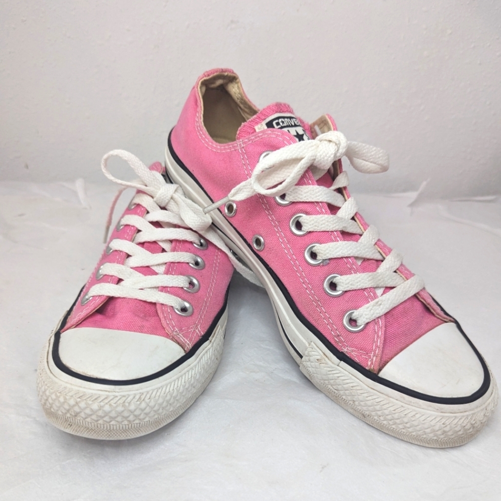 Converse Chuck Taylors Bubble Gum Pink women's 6.5